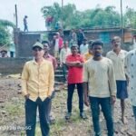 किसलपुरी बनवासी टोला के मजदूर ग्रामीणों ने चंदा कर प्राथमिक शाला भवन का कर रहे हैं , निर्माण कार्य 
