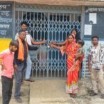 ग्राम पंचायत कार्यालय बटिया में ताला लटकने से पंच और ग्रामीणों में आक्रोश 